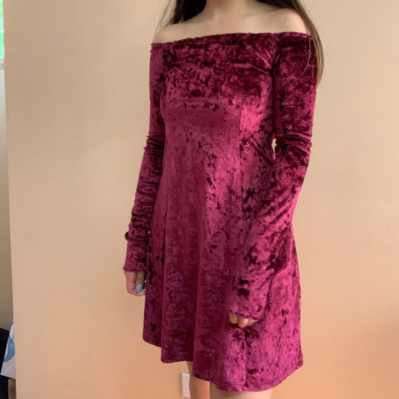 vintage off shoulder dress Red Off-Shoulder Velvet A-line Vintage Dress – Dreamdressy